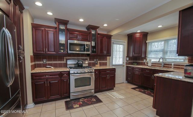 35 Birmingham Drive, Manalapan, NJ 07726