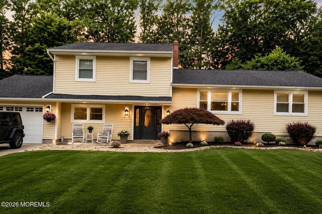 35 Birmingham Drive, Manalapan, NJ 07726