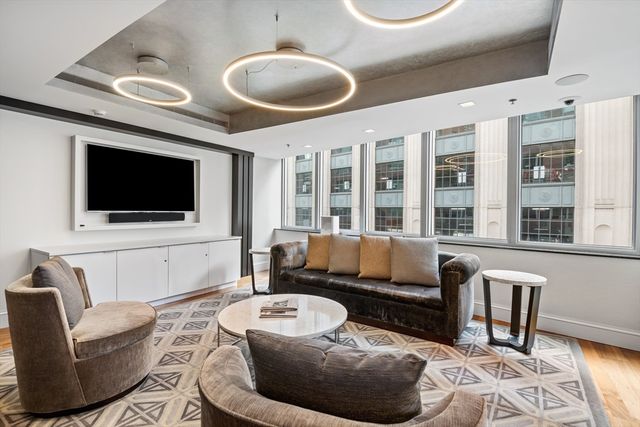 1 Charles St S 5G, Boston, MA 02116