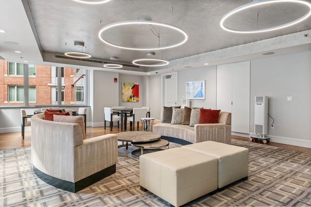 1 Charles St S 5G, Boston, MA 02116