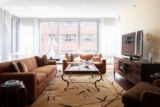 1 Charles St S 5G, Boston, MA 02116