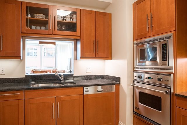 1 Charles St S 5G, Boston, MA 02116