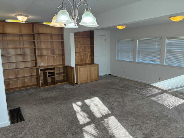 7059 S Beal Road, Vincennes, IN 47591