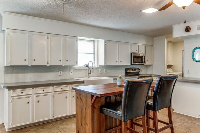2380 Fenestra Drive, Dallas, TX 75228