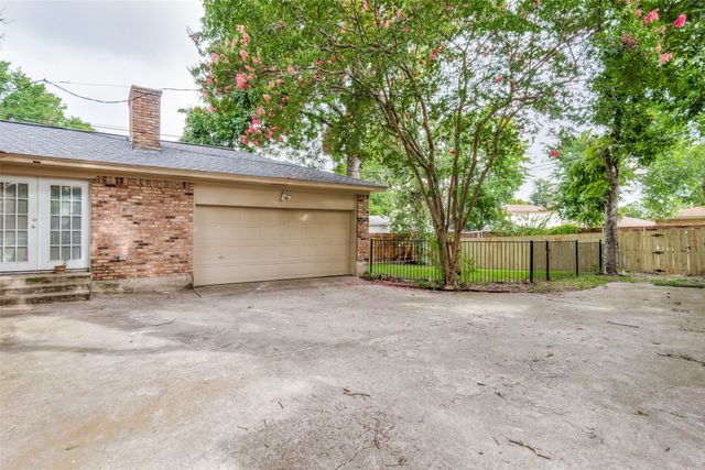 2380 Fenestra Drive, Dallas, TX 75228