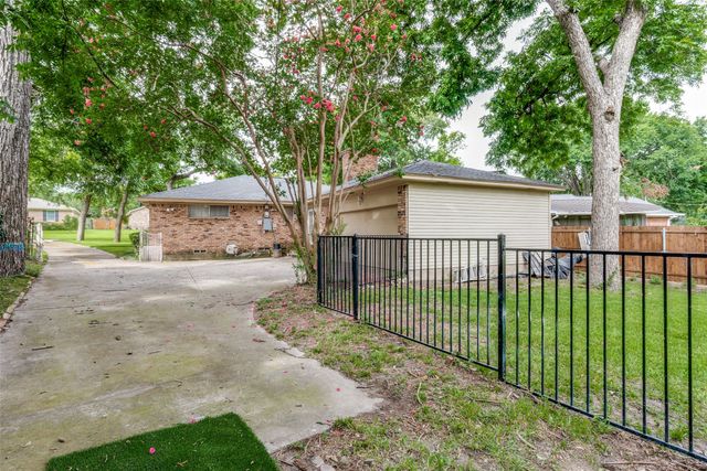 2380 Fenestra Drive, Dallas, TX 75228