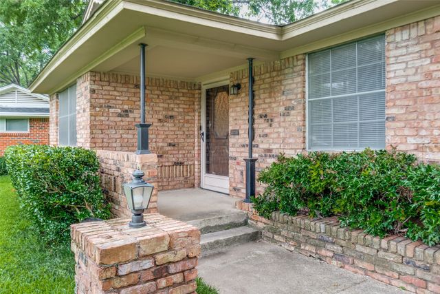 2380 Fenestra Drive, Dallas, TX 75228
