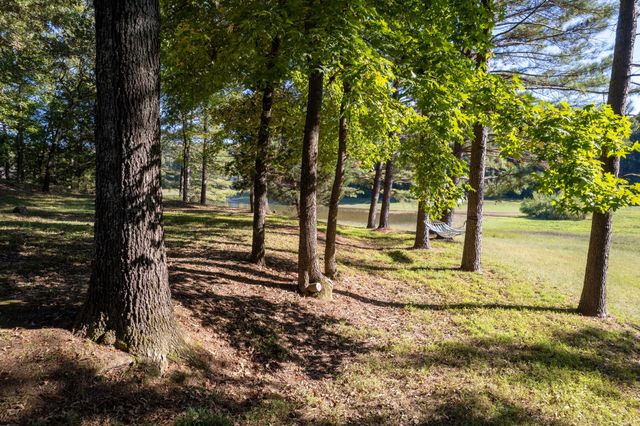 66 Northshore Dr, Jackson, TN 38305