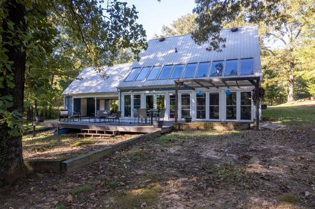 66 Northshore Dr, Jackson, TN 38305