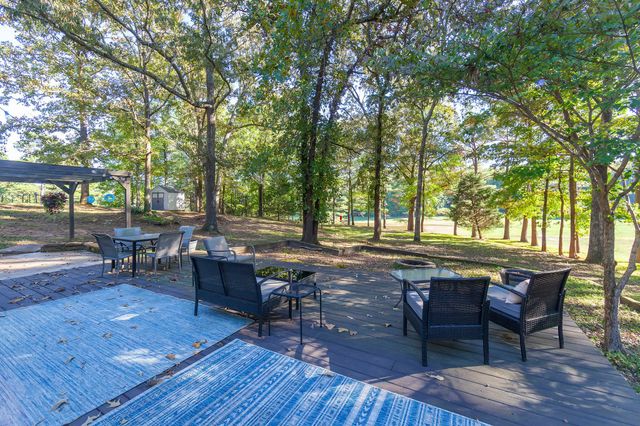 66 Northshore Dr, Jackson, TN 38305