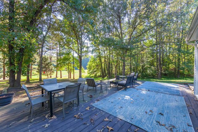 66 Northshore Dr, Jackson, TN 38305