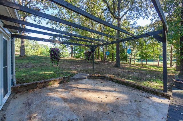 66 Northshore Dr, Jackson, TN 38305