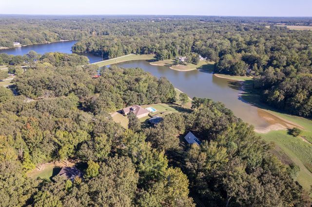 66 Northshore Dr, Jackson, TN 38305