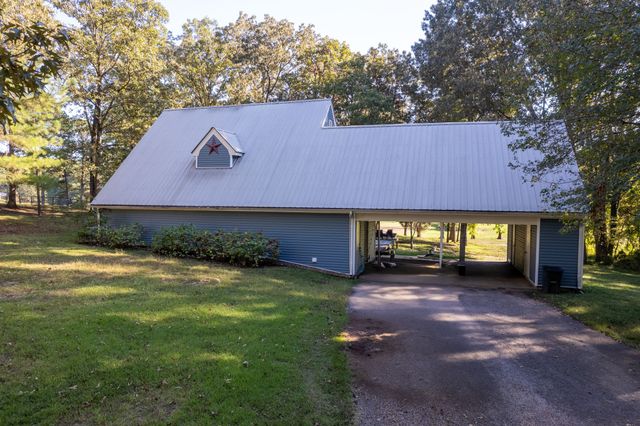 66 Northshore Dr, Jackson, TN 38305