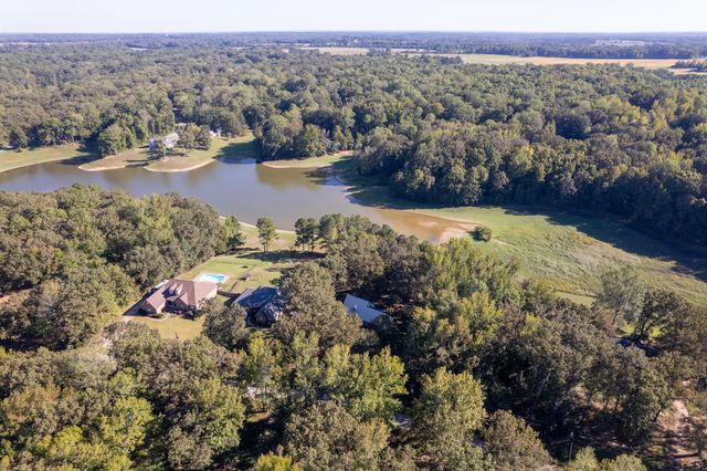 66 Northshore Dr, Jackson, TN 38305