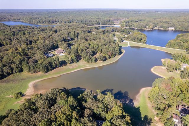 66 Northshore Dr, Jackson, TN 38305