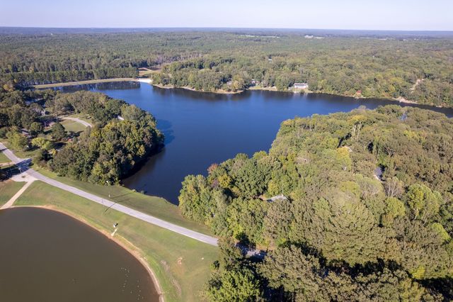 66 Northshore Dr, Jackson, TN 38305