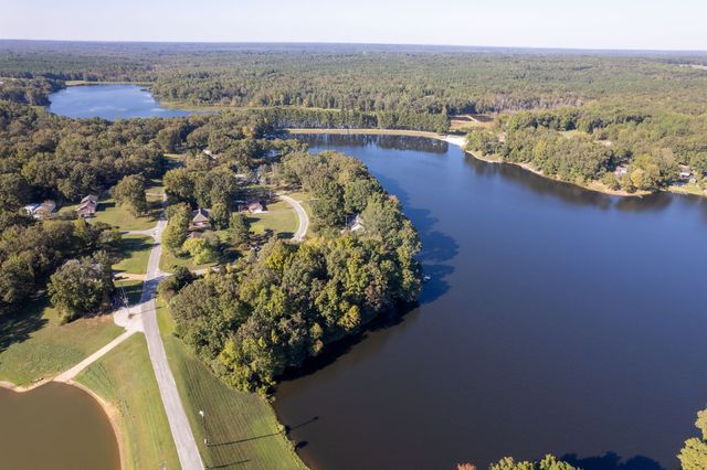 66 Northshore Dr, Jackson, TN 38305