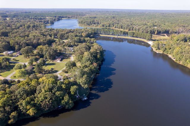 66 Northshore Dr, Jackson, TN 38305