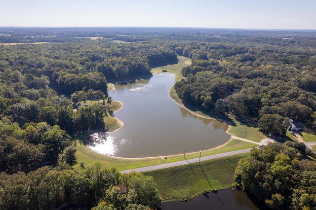 66 Northshore Dr, Jackson, TN 38305