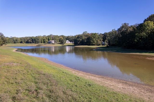 66 Northshore Dr, Jackson, TN 38305