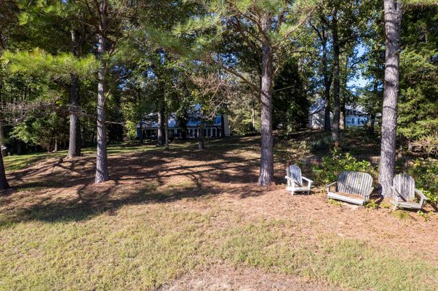 66 Northshore Dr, Jackson, TN 38305