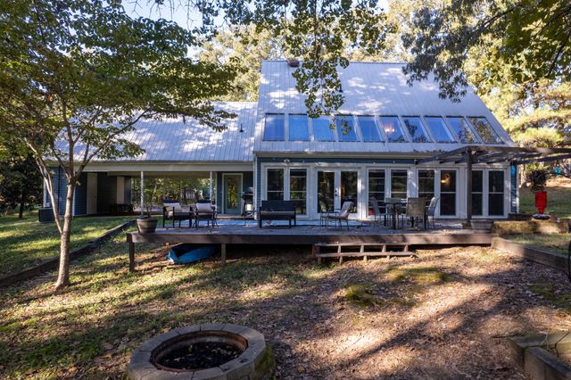 66 Northshore Dr, Jackson, TN 38305