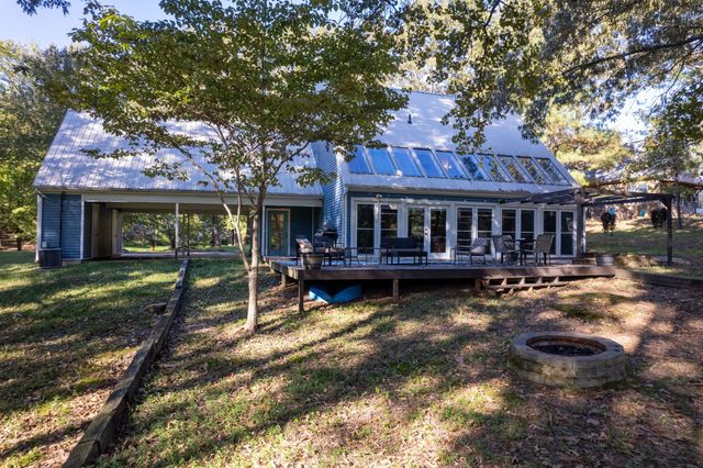 66 Northshore Dr, Jackson, TN 38305