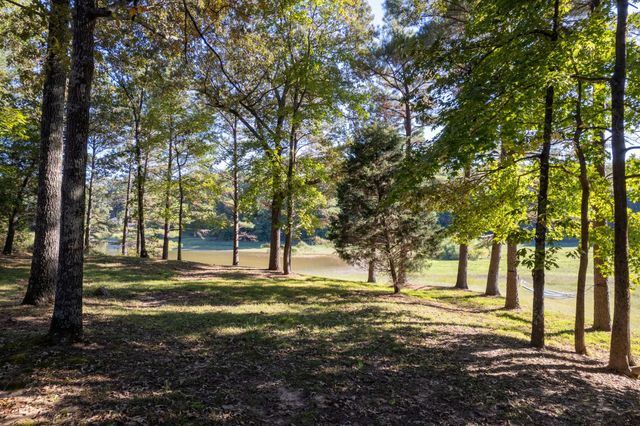 66 Northshore Dr, Jackson, TN 38305