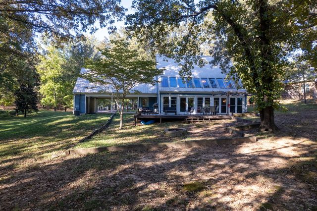 66 Northshore Dr, Jackson, TN 38305