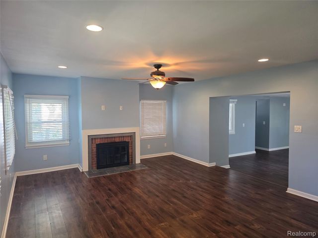 32251 Elmwood Street, Garden City, MI 48135