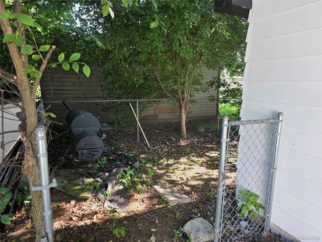 32251 Elmwood Street, Garden City, MI 48135