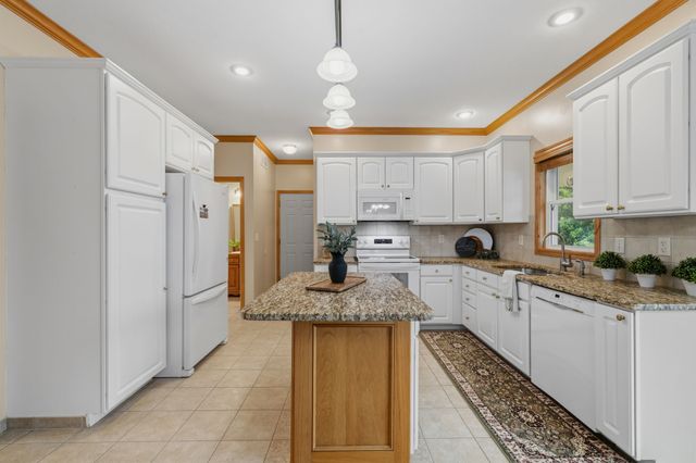 1214 Sandalwood Court SW, Altoona, IA 50009