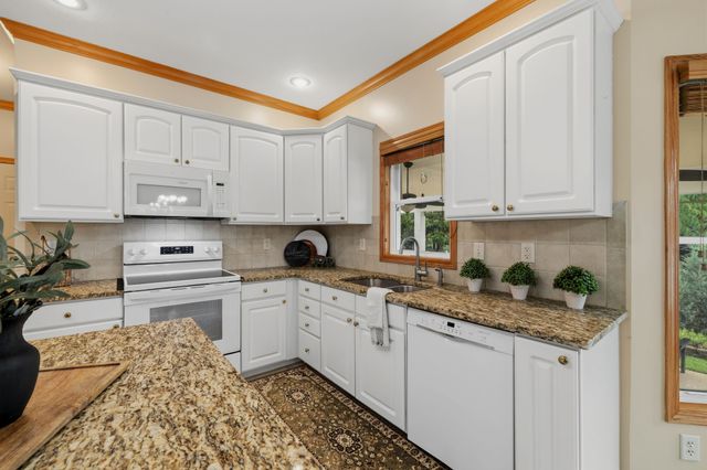 1214 Sandalwood Court SW, Altoona, IA 50009