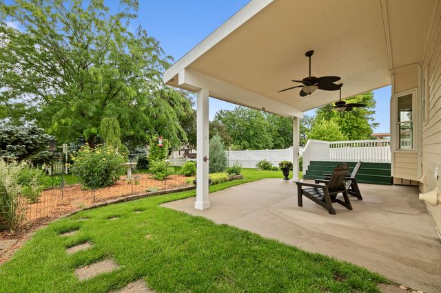1214 Sandalwood Court SW, Altoona, IA 50009