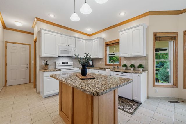 1214 Sandalwood Court SW, Altoona, IA 50009