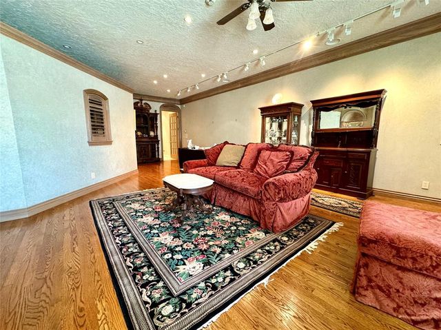 506 W Chickasha Avenue, Chickasha, OK 73018