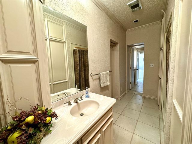 506 W Chickasha Avenue, Chickasha, OK 73018