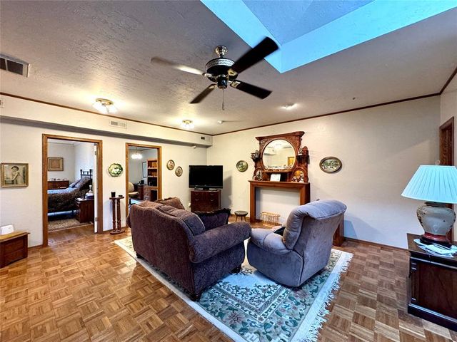 506 W Chickasha Avenue, Chickasha, OK 73018