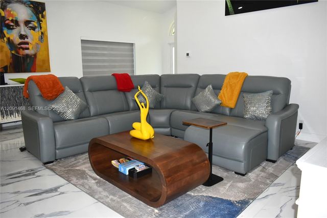 6810 NW 28th Place, Margate, FL 33063