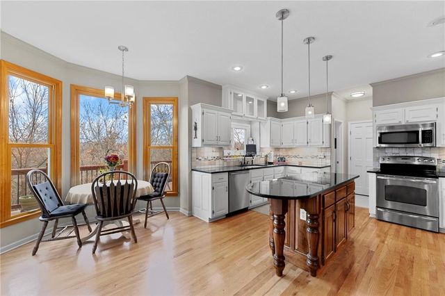 7729 ACUFF Lane, Lenexa, KS 66216