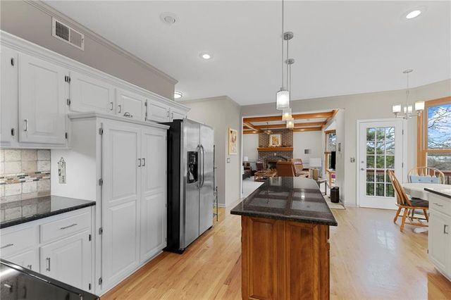 7729 ACUFF Lane, Lenexa, KS 66216