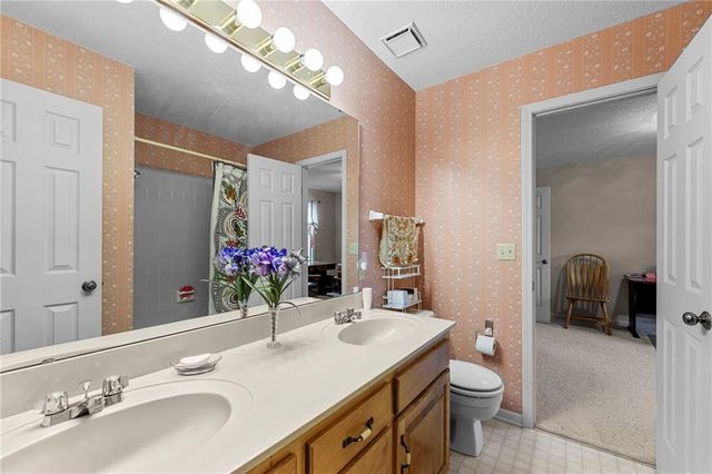 7729 ACUFF Lane, Lenexa, KS 66216