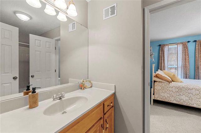 7729 ACUFF Lane, Lenexa, KS 66216