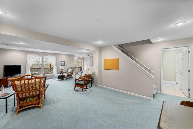 7729 ACUFF Lane, Lenexa, KS 66216