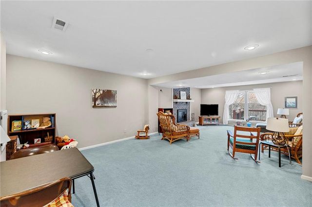 7729 ACUFF Lane, Lenexa, KS 66216