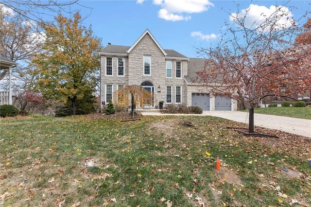 7729 ACUFF Lane, Lenexa, KS 66216