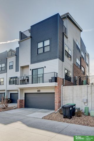 3111 Mayberry Plaza, Omaha, NE 68105