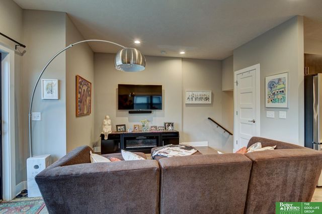 3111 Mayberry Plaza, Omaha, NE 68105