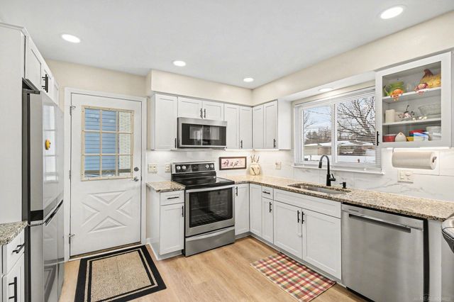 968 Trombley Drive, Troy, MI 48083